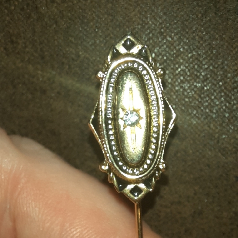 Vtg 70s AVON Stick Pin Kensington Victorian Revival Goldtone rhinestone center